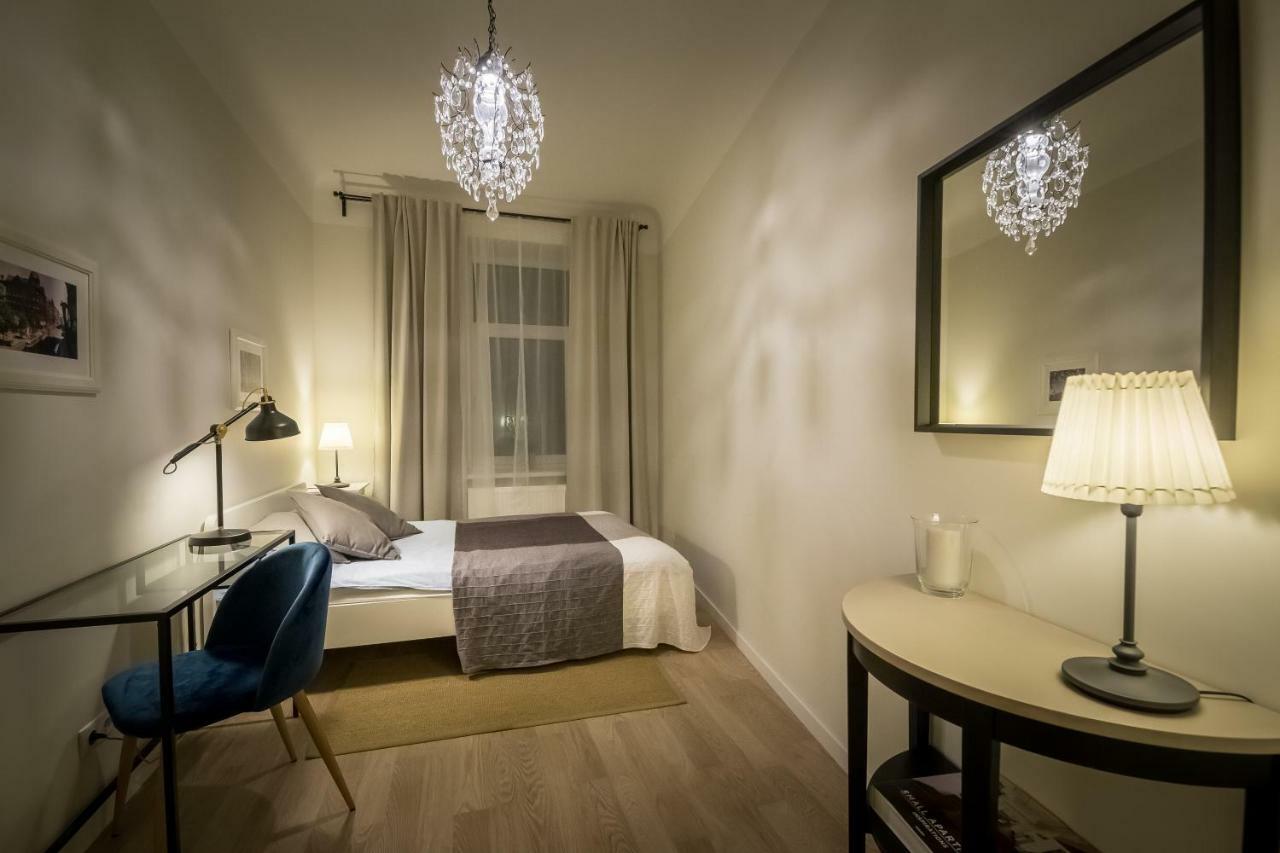 Renovated In Center Apartment *