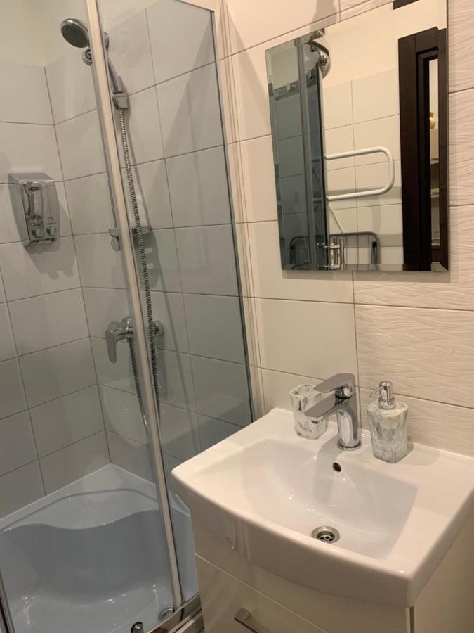 Modern-style Flat 2 *