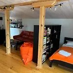 Studio Apartment And Free Airport Transfer