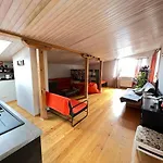 Studio Apartment And Free Airport Transfer