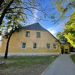 Triada Apartament Near The Park And River Daugava