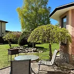 Holiday House Vijole