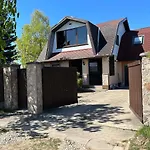 Holiday House Vijole