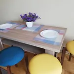 15 Minutes From The Beach And City Center 7 Minutes From The Airport