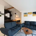 Bright Attic Flat In The Centre