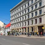 White Lux Apartment Next To The Old Town With Free Parking And High Speed Internet