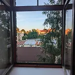 Midcentury Modern, Quiet, 40M Studio With Bath