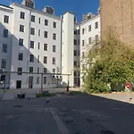 Premium Design, Renovated 2024 Free Parking