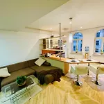 Spacious Apartment In Old Town Riga