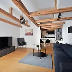 Modern & Central 2Bdrm Apartment