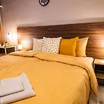 Allure Rooms & Coffee