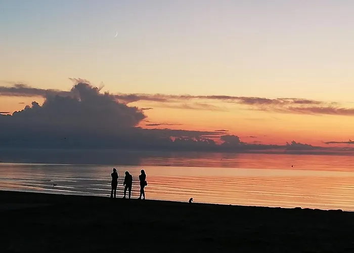 15 Minutes From The Beach And City Center 7 Minutes From The Airport