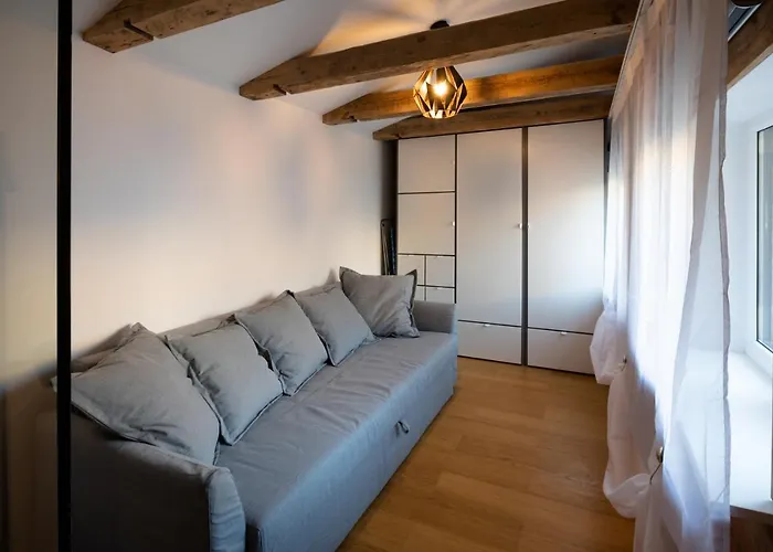 Merkela Loft Apartment Beside Vermanes Park