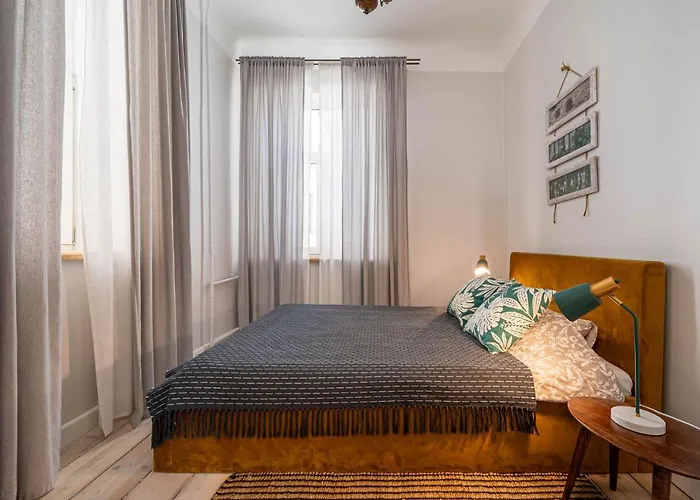 White Lux Apartment Next To The Old Town With Free Parking And High Speed Internet