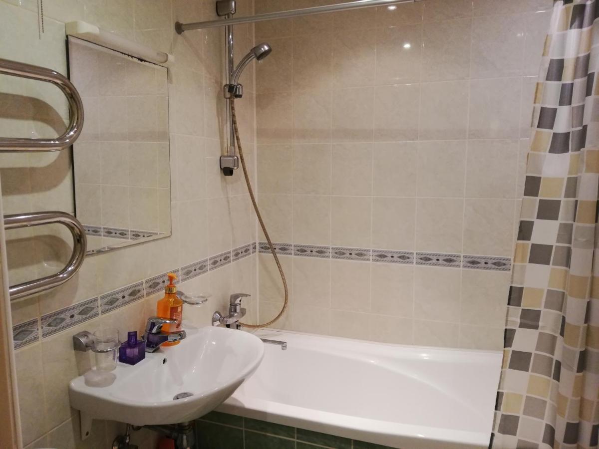 15 Minutes From The And Center 7 Minutes From The Airport *