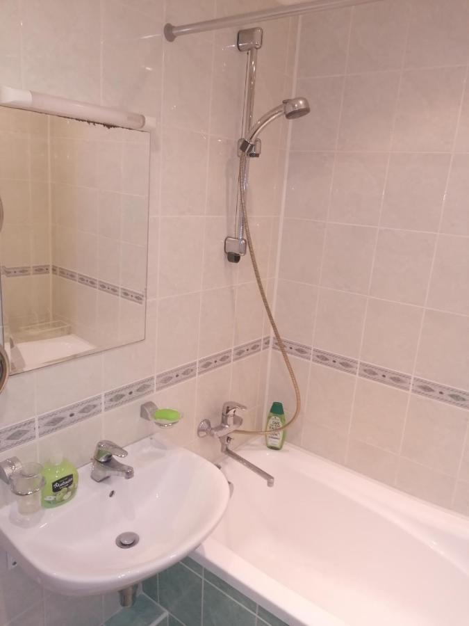 15 Minutes From The And Center 7 Minutes From The Airport * Riga