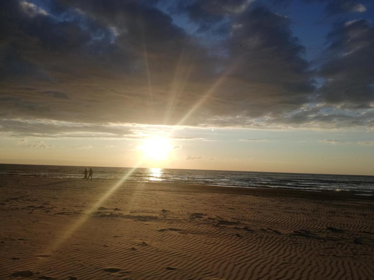 15 Minutes From The And Center 7 Minutes From The Airport