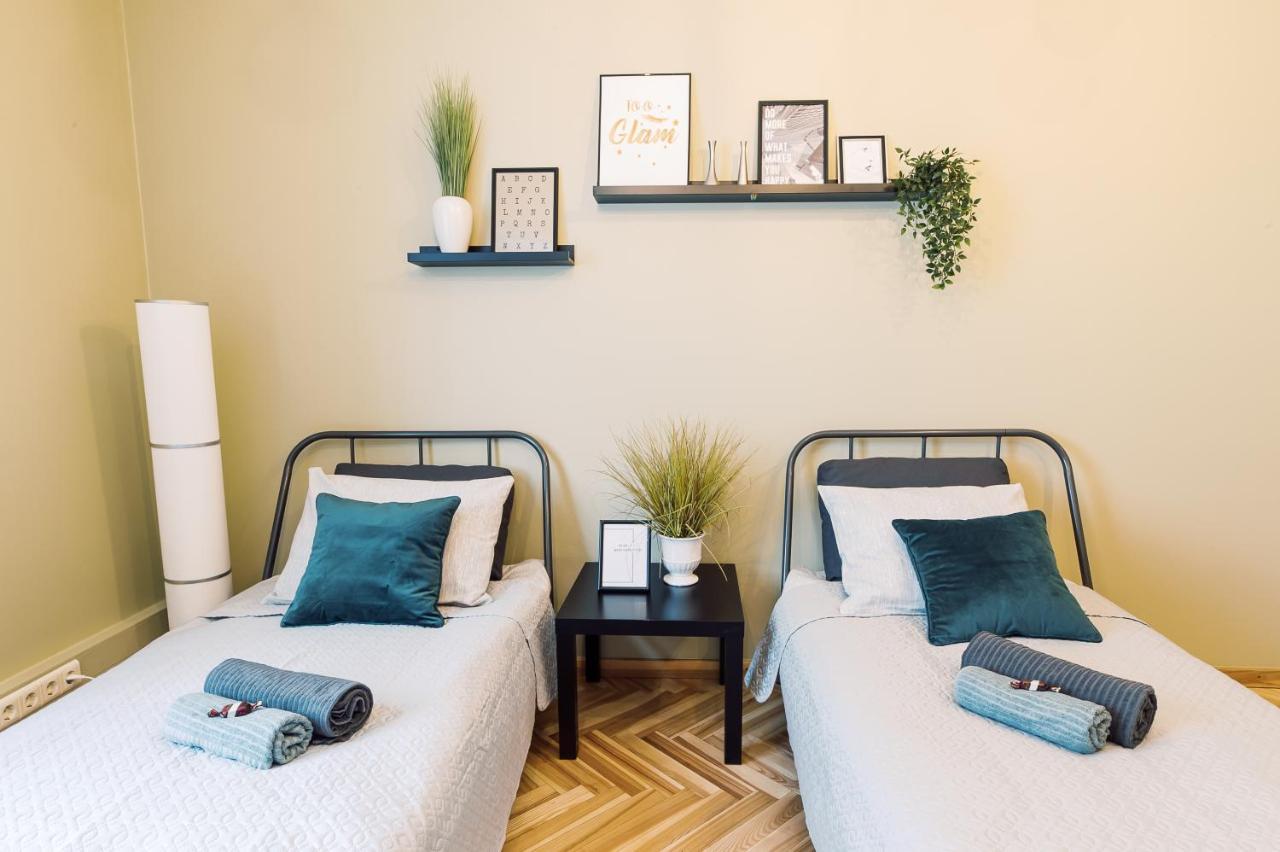 Elvis Apartment/11 Beds/6 Bedrooms/riga Old Town *