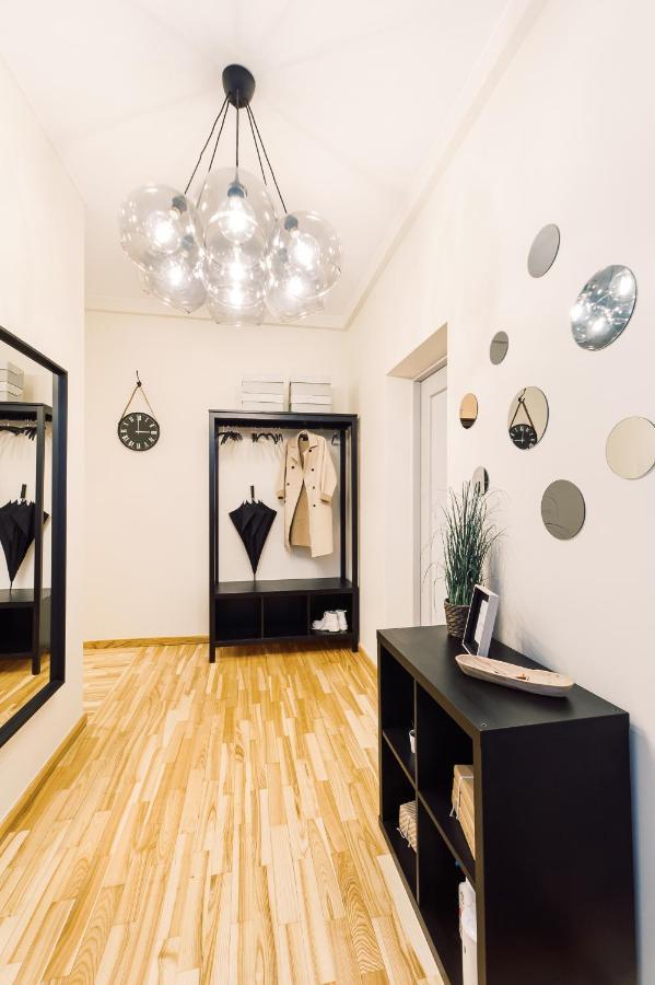 Elvis Apartment/11 Beds/6 Bedrooms/riga Old Town Riga