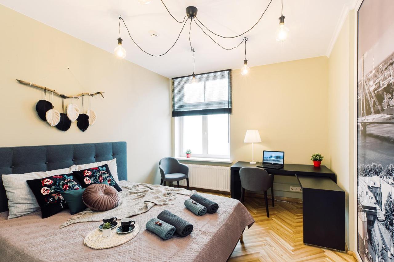 Elvis Apartment/11 Beds/6 Bedrooms/riga Old Town *
