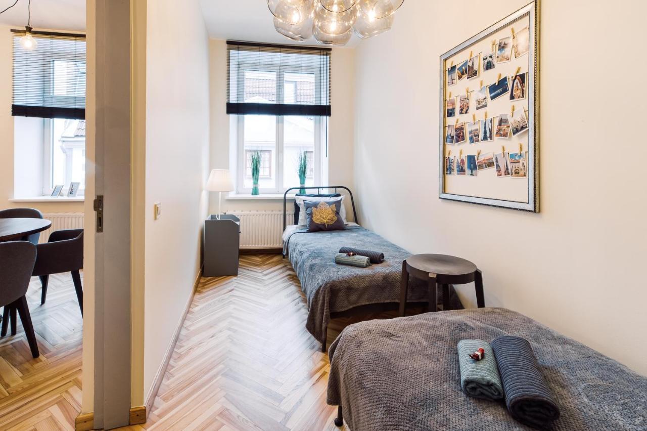 Elvis Apartment/11 Beds/6 Bedrooms/riga Old Town *