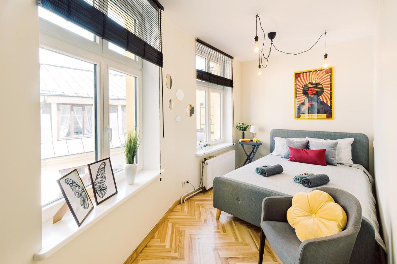 Elvis Apartment/11 Beds/6 Bedrooms/riga Old Town