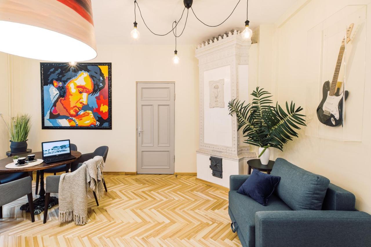 Elvis Apartment/11 Beds/6 Bedrooms/riga Old Town Riga