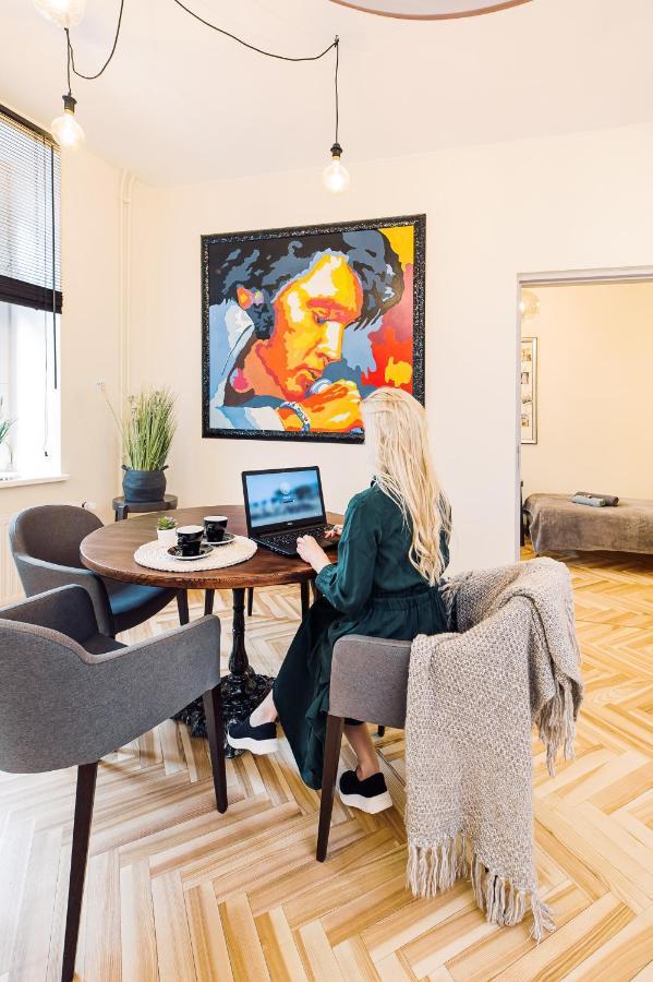 Elvis Apartment/11 Beds/6 Bedrooms/riga Old Town Appartement *