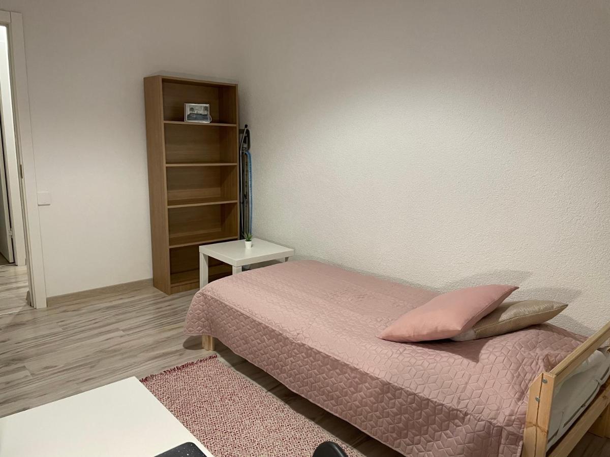 Triada Near The Park And River Daugava Riga