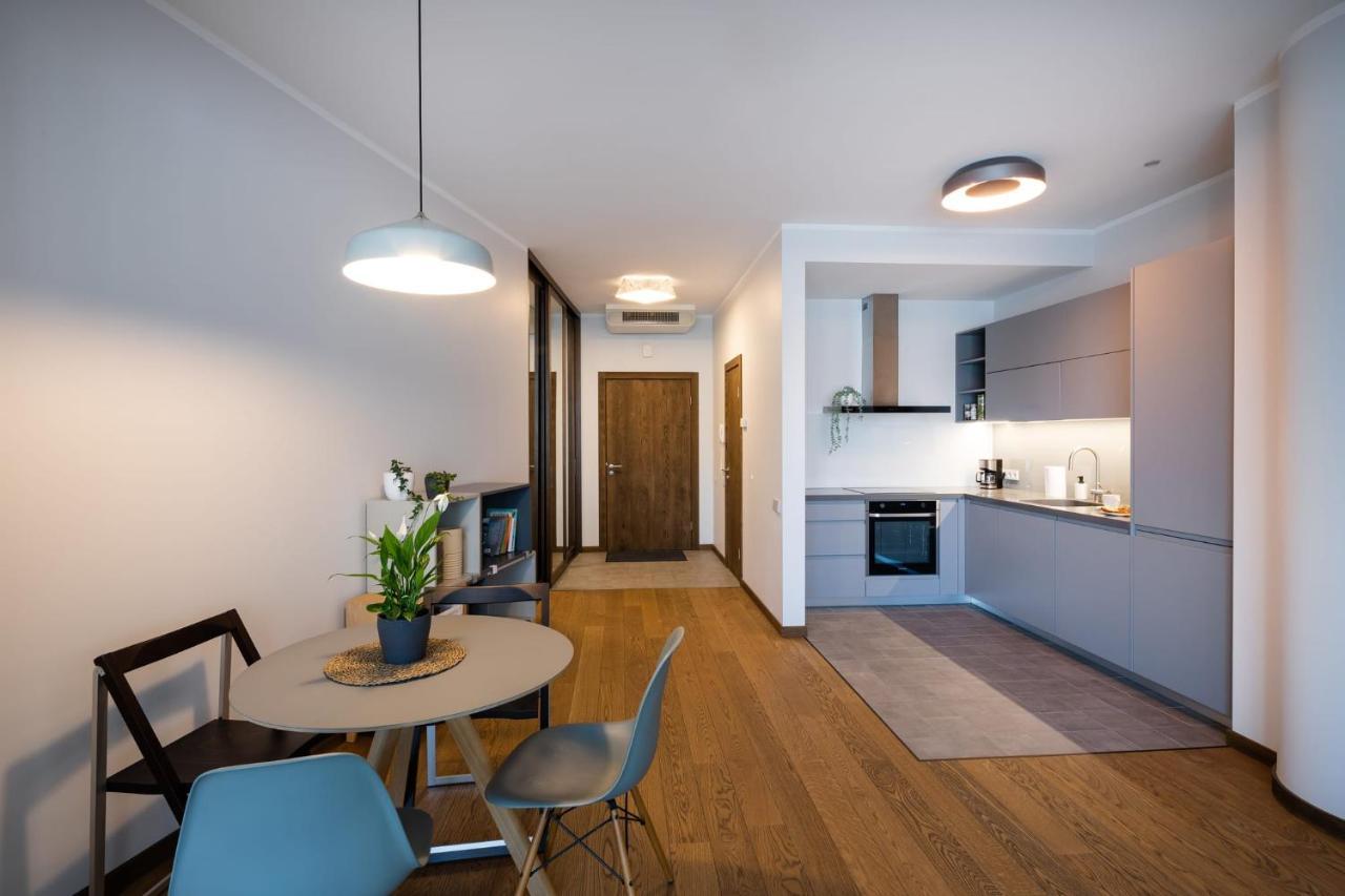 Riverside Spacious One Bedroom *