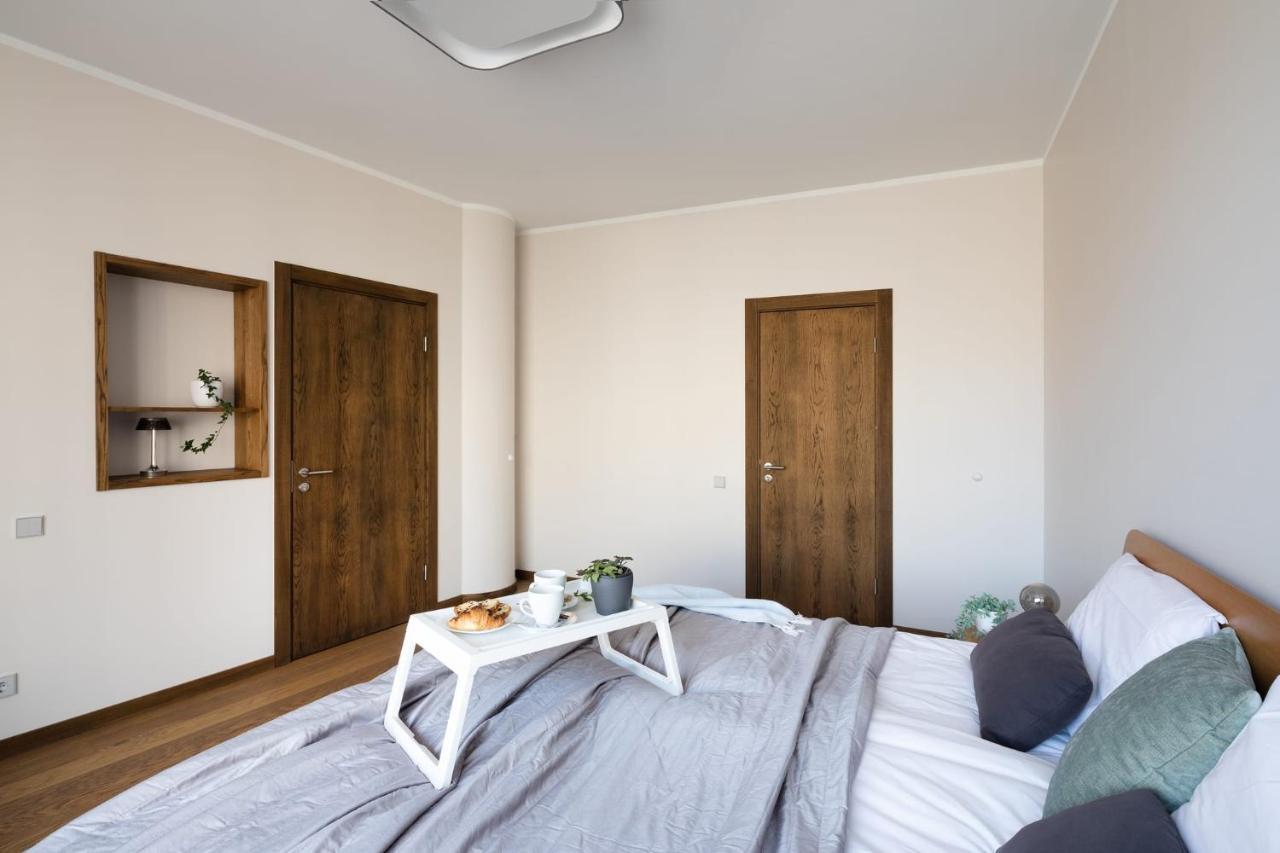 Riverside Spacious One Bedroom
