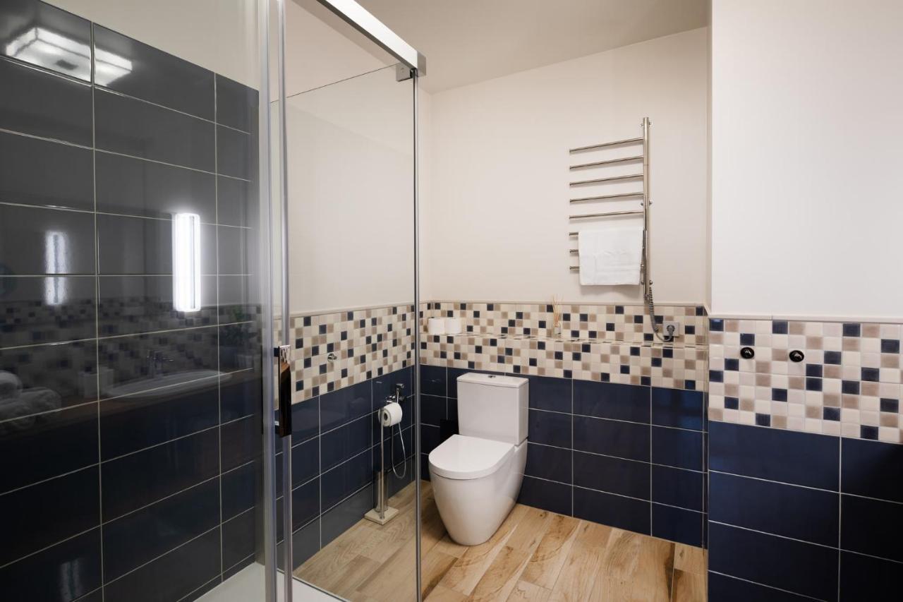 Riverside Spacious One Bedroom Apartment