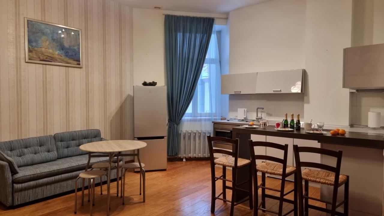 Old Town Peitavas Street With Parking * Riga