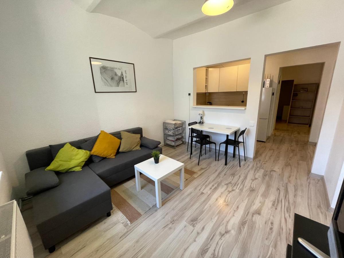 Triada Near The Park And River Daugava *