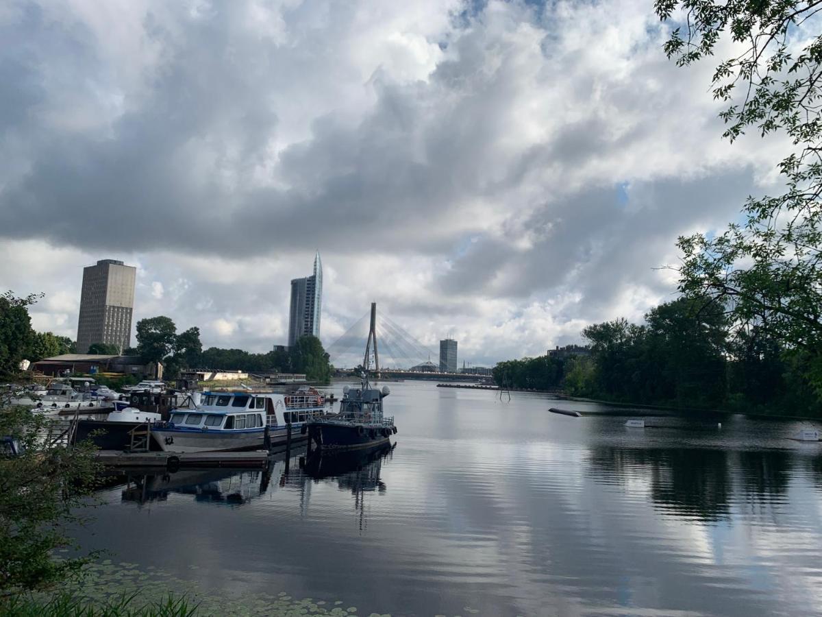 Triada Near The Park And River Daugava * Riga