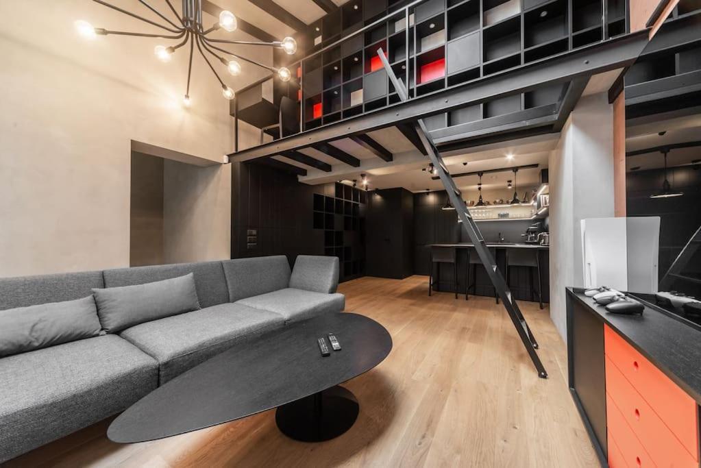 3 Storey With A Character And A Terrace Korter *