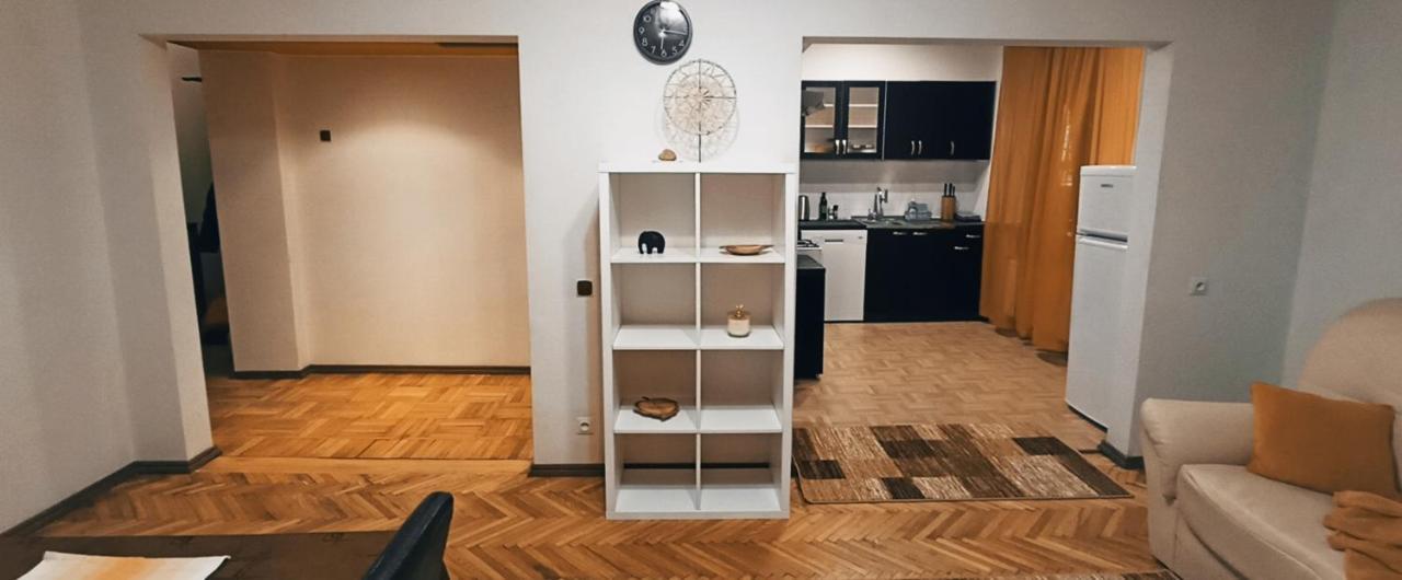 Apartment Ideally Located Center 2 Bedrooms Spacious *