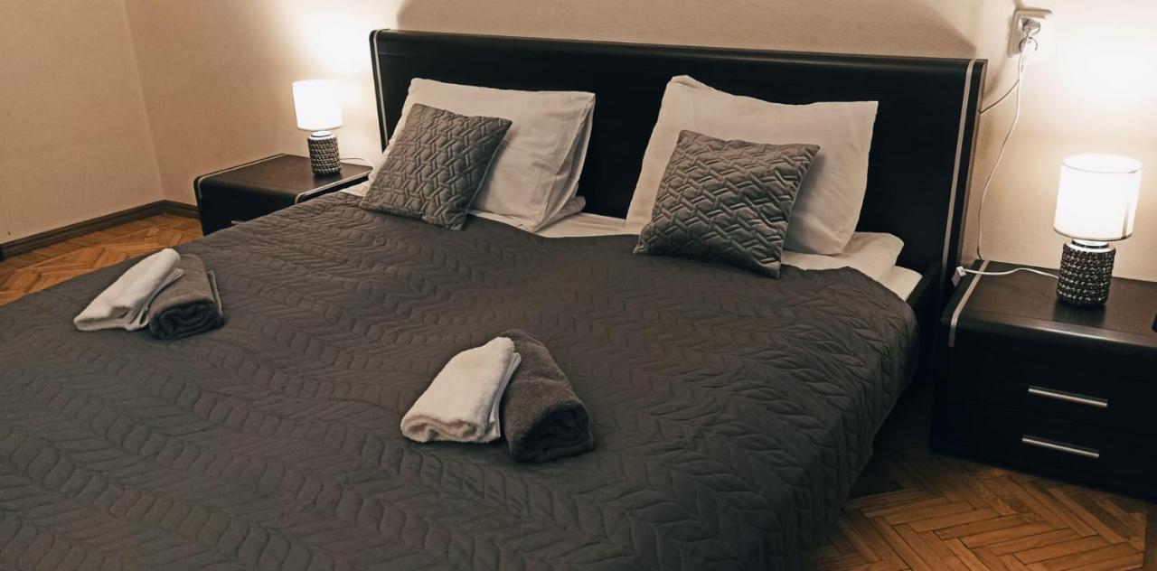 Ideally Located Center 2 Bedrooms Spacious Apartment Riga
