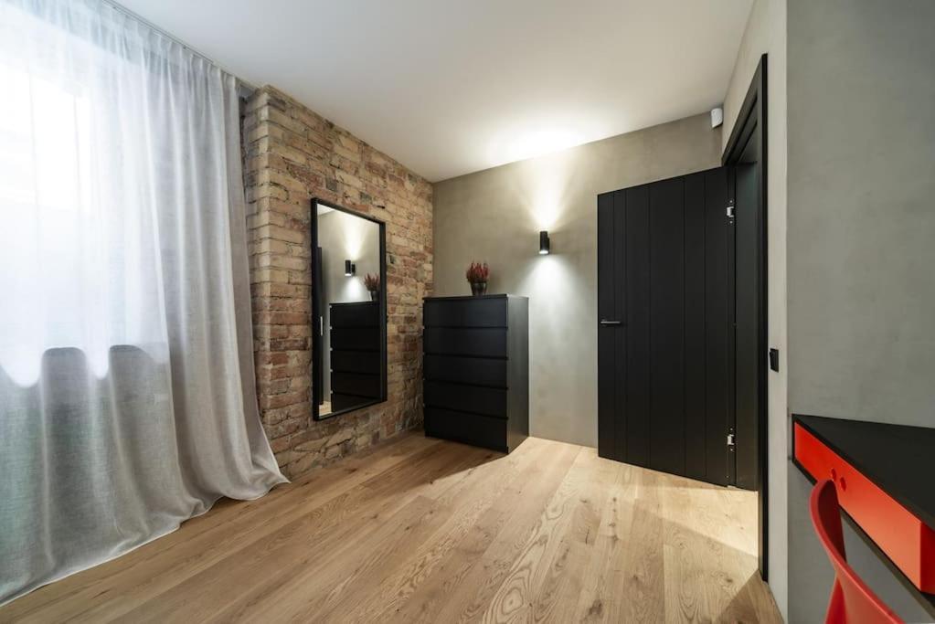 3 Storey With A Character And A Terrace Korter *