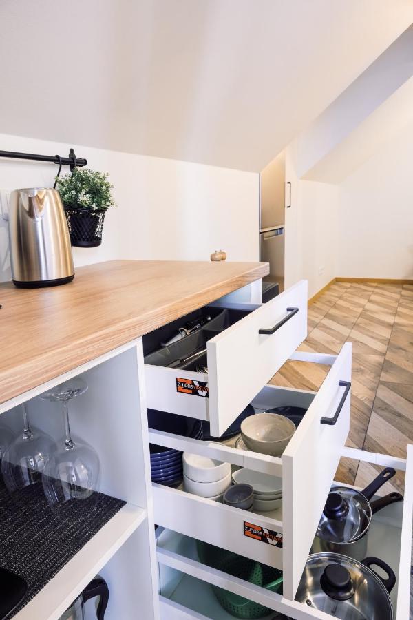 Rothko Apartment/8 Guests/4bedrooms/riga Old Town Apartment *