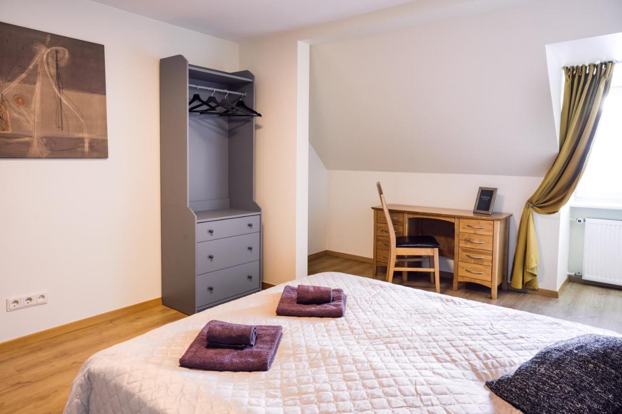 Rothko Apartment/8 Guests/4bedrooms/riga Old Town Apartment *