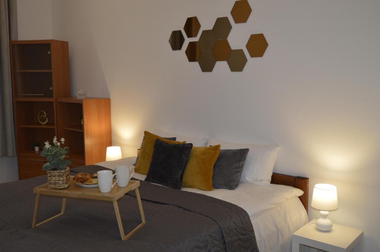 Spacious Center Family 2 Bedrooms *