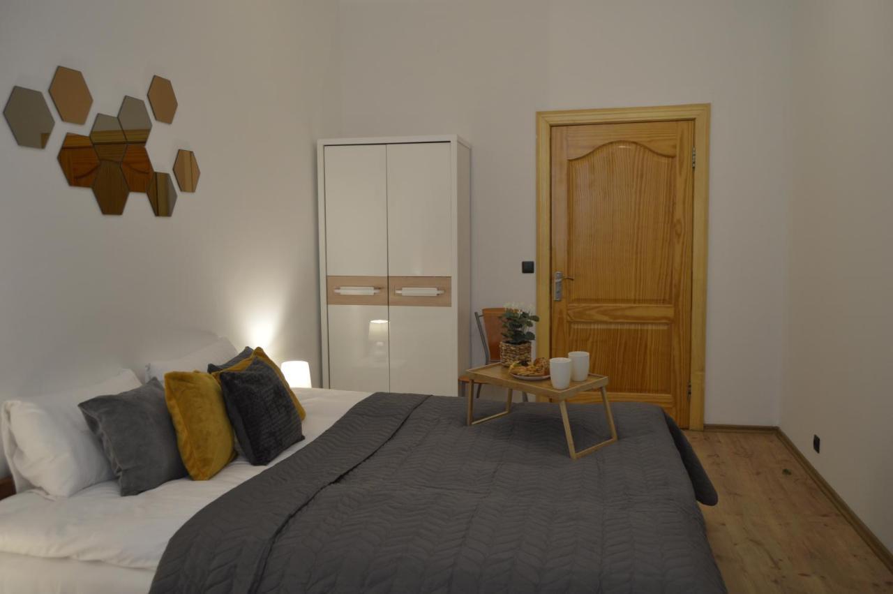 Spacious Center Family 2 Bedrooms *