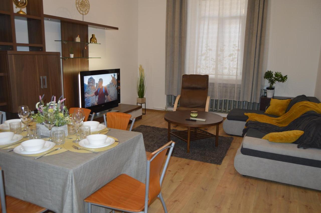 Spacious Center Family 2 Bedrooms Riga