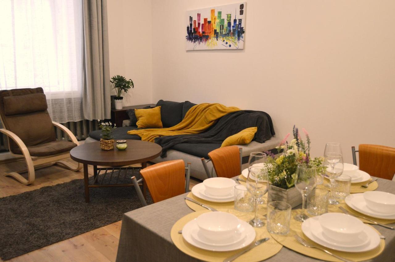 Spacious Center Family 2 Bedrooms *