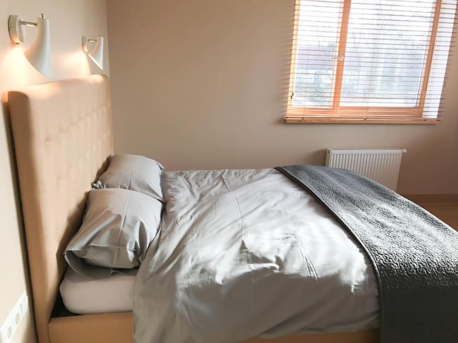 Stunning 2 Bedroom In Quite Part Of *