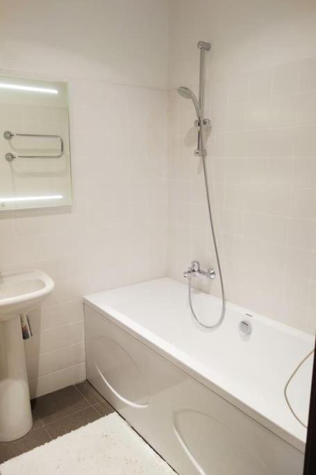 Stunning 2 Bedroom In Quite Part Of