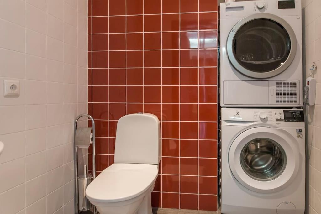 Stunning 2 Bedroom In Quite Part Of Apartment