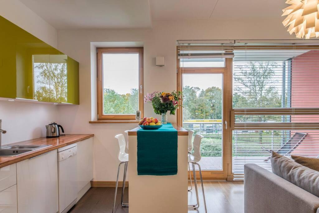 Stunning 2 Bedroom In Quite Part Of *