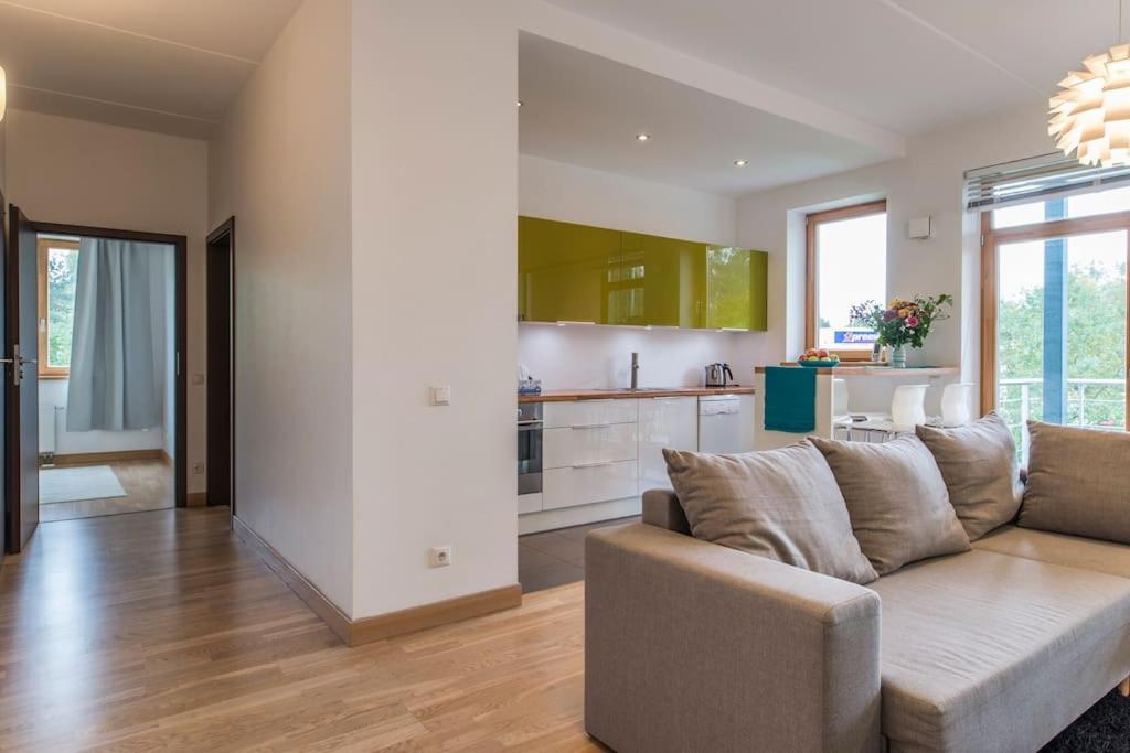 Stunning 2 Bedroom In Quite Part Of Apartment *